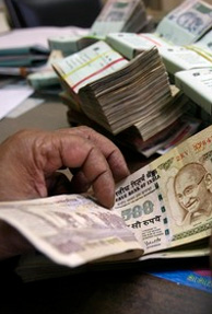 Indian Banks Hike Rates to Lure NRI Deposits 